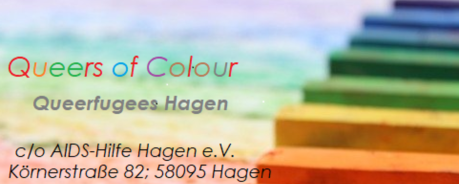 rechter Rand, regenbogenfarbene Auarellkreiden, daneben Schriftzug Queerfugees und Adresse